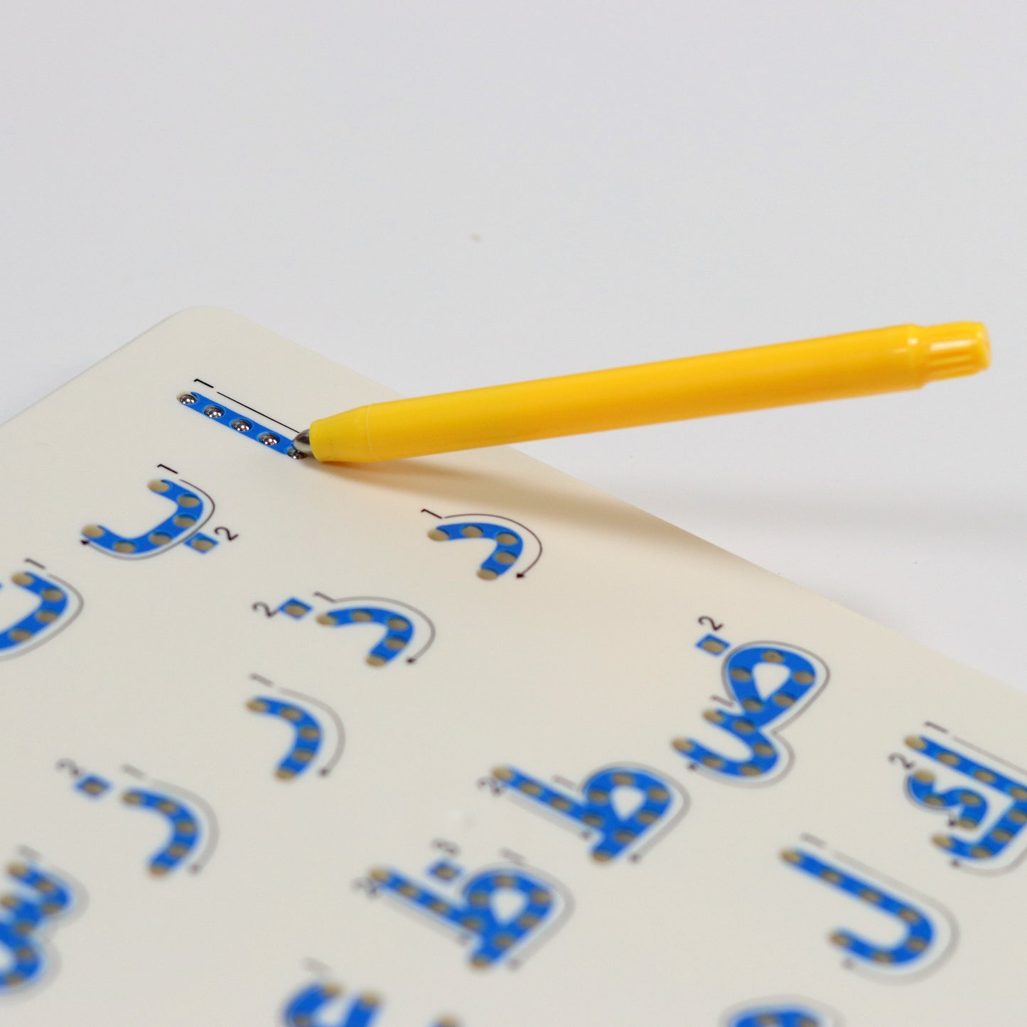 Teach Me Letters – Magnetic Writing Board (Arabic Letters)